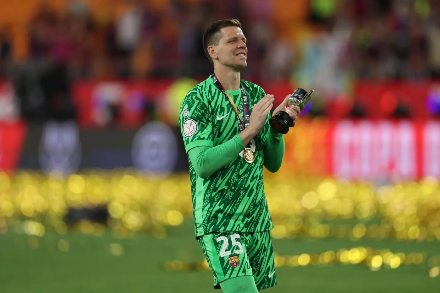 Hansi Flick se moque royalement du tabagisme de Wojciech Szczęsny