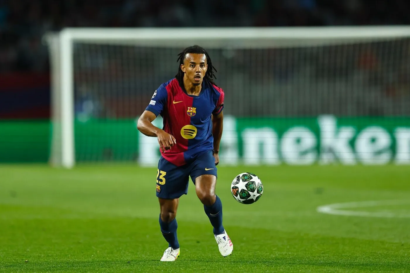 En partance pour Milan, Jules Koundé se retrouve dans un avion plein de supporters barcelonais