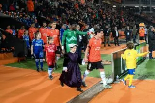 Le FC Lorient a créé un brassard en filet de pêche