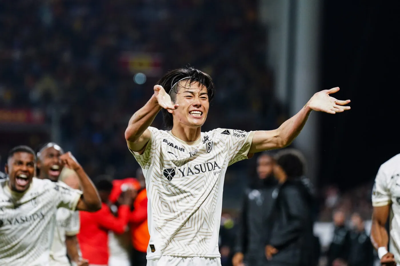 Porté par Nakamura et Diouf, Reims surprend Lens 
