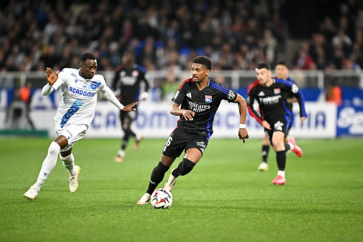 Lyon enivre sa saison en Bourgogne et assomme Auxerre