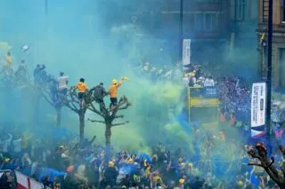 Un supporter de Leeds dans le coma après être tombé d’un arbre lors de la célébration de la montée